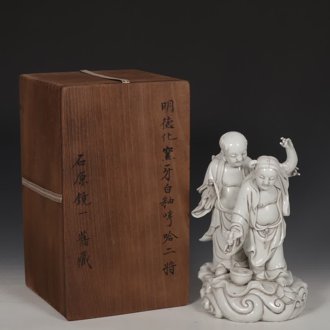 A statue of the second general of the Ming Dynasty Dehua kiln tooth white glaze: Ming Dynasty Dehua kiln tooth white glaze hum Ha two generals stand upright SIZE: H:31cm D:18.5cm (The Dimensions Of All Batches Are Manually Measured.If You Need More Detailed Information, Please Con
