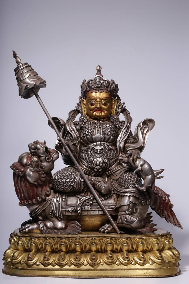 A statue of the Qing Dynasty copper-gilt silver clay gold-faced treasure king: Qing Dynasty copper gilt silver clay gold-faced treasure king statue SIZE: H:47cm L:40cm W:26cm 25kg (The Dimensions Of All Batches Are Manually Measured.If You Need More Detailed Information, Please 