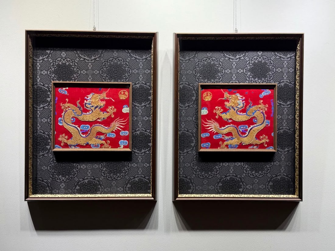 A pair of Qing Dynasty plate gold embroidered dragon patterns: A pair of Qing Dynasty plate gold embroidered dragon patterns SIZE: 65x50cm (The Dimensions Of All Batches Are Manually Measured.If You Need More Detailed Information, Please Contact Our Customer Serv