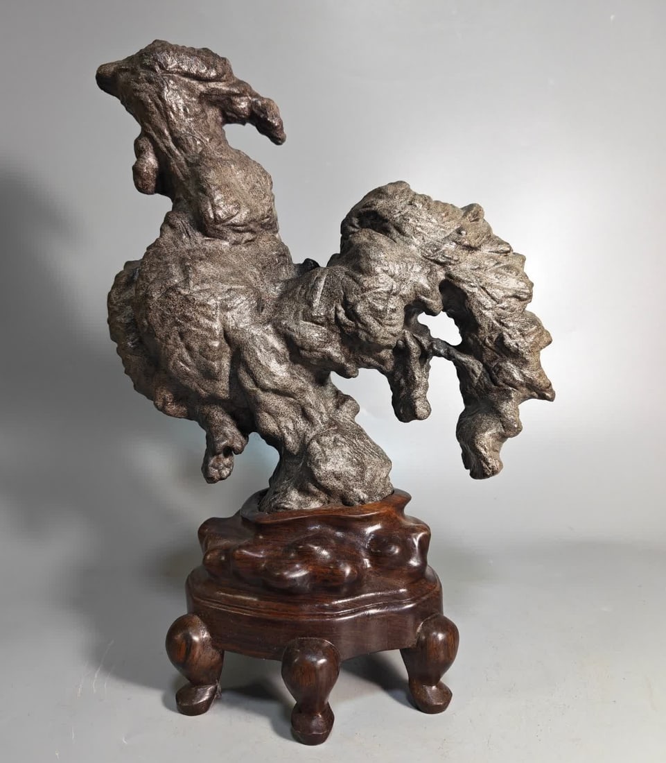 A Qing Dynasty Lingbi stone rooster dawn study ornament: Qing Dynasty Lingbi stone rooster dawn study ornament SIZE: With base H: 41cm W: 30cm T: 11cm 7755g (The Dimensions Of All Batches Are Manually Measured.If You Need More Detailed Information, Please C