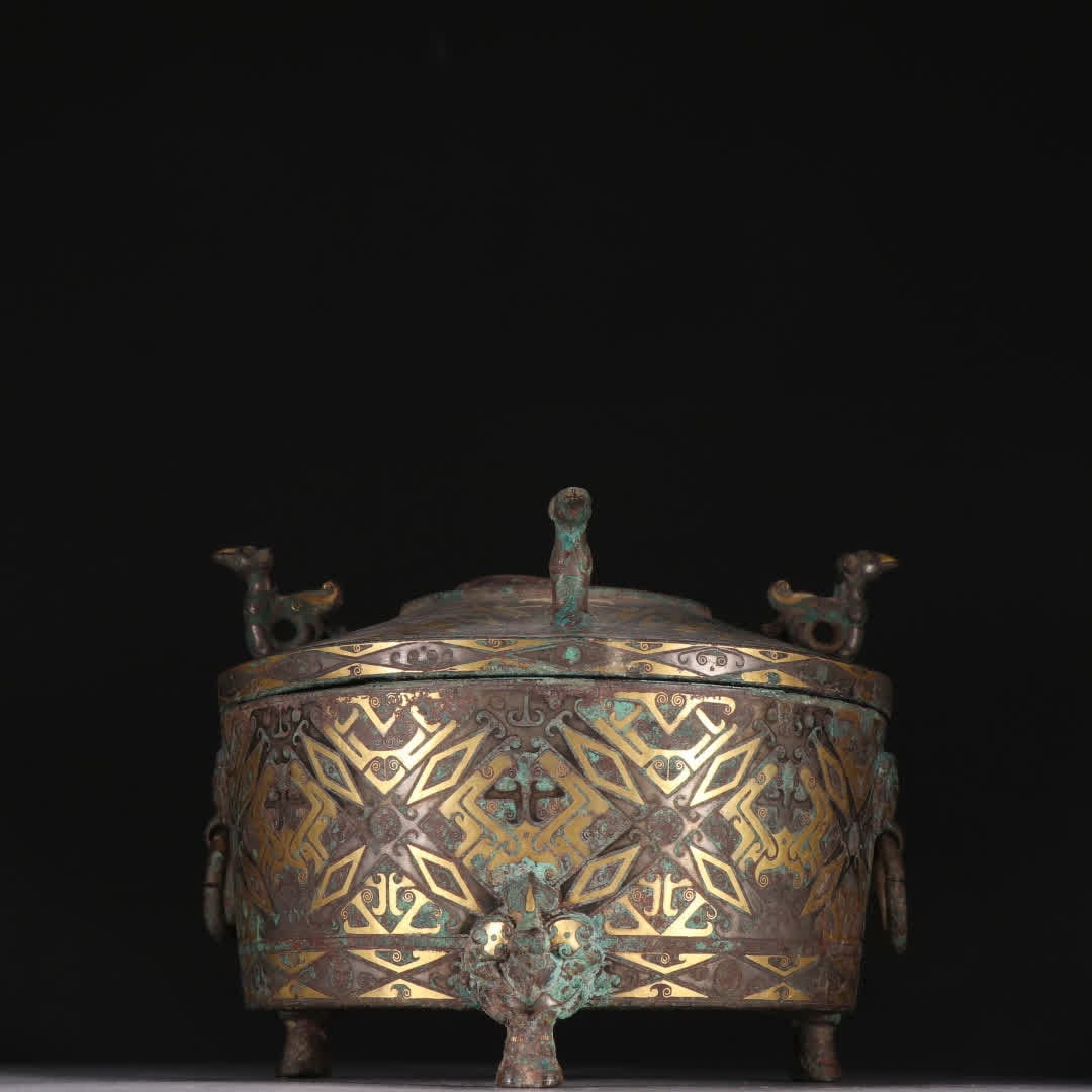 A Han Dynasty bronze vessel with gold and silver three-legged statues (1 of 9)