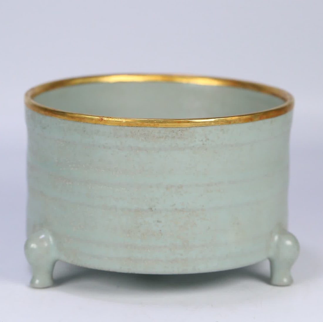 A Song Dynasty Ru kiln silver-gilt gold-edged three-legged furnace: Song Dynasty Ru kiln silver-gilt gold-rimmed three-legged furnace SIZE: 15x9.4cm (The Dimensions Of All Batches Are Manually Measured.If You Need More Detailed Information, Please Contact Our Customer
