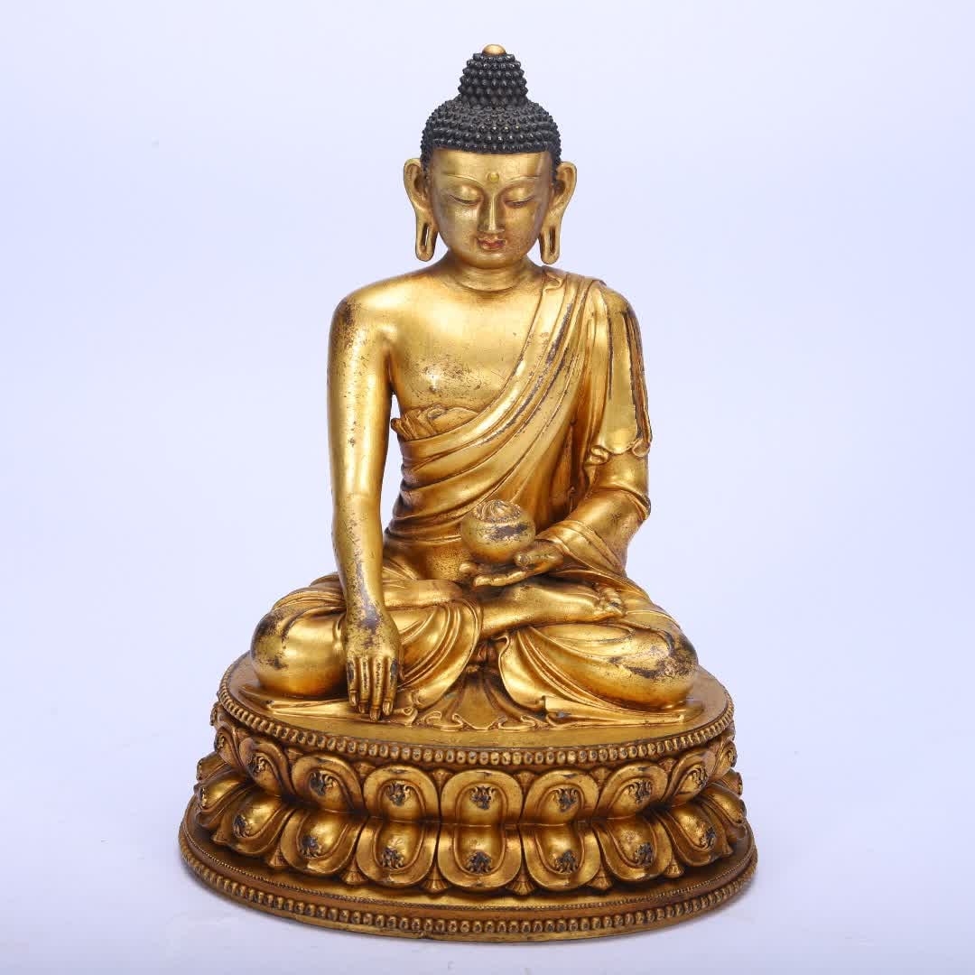 A bronze gilt Buddha statue of the Qing Dynasty (1 of 9)