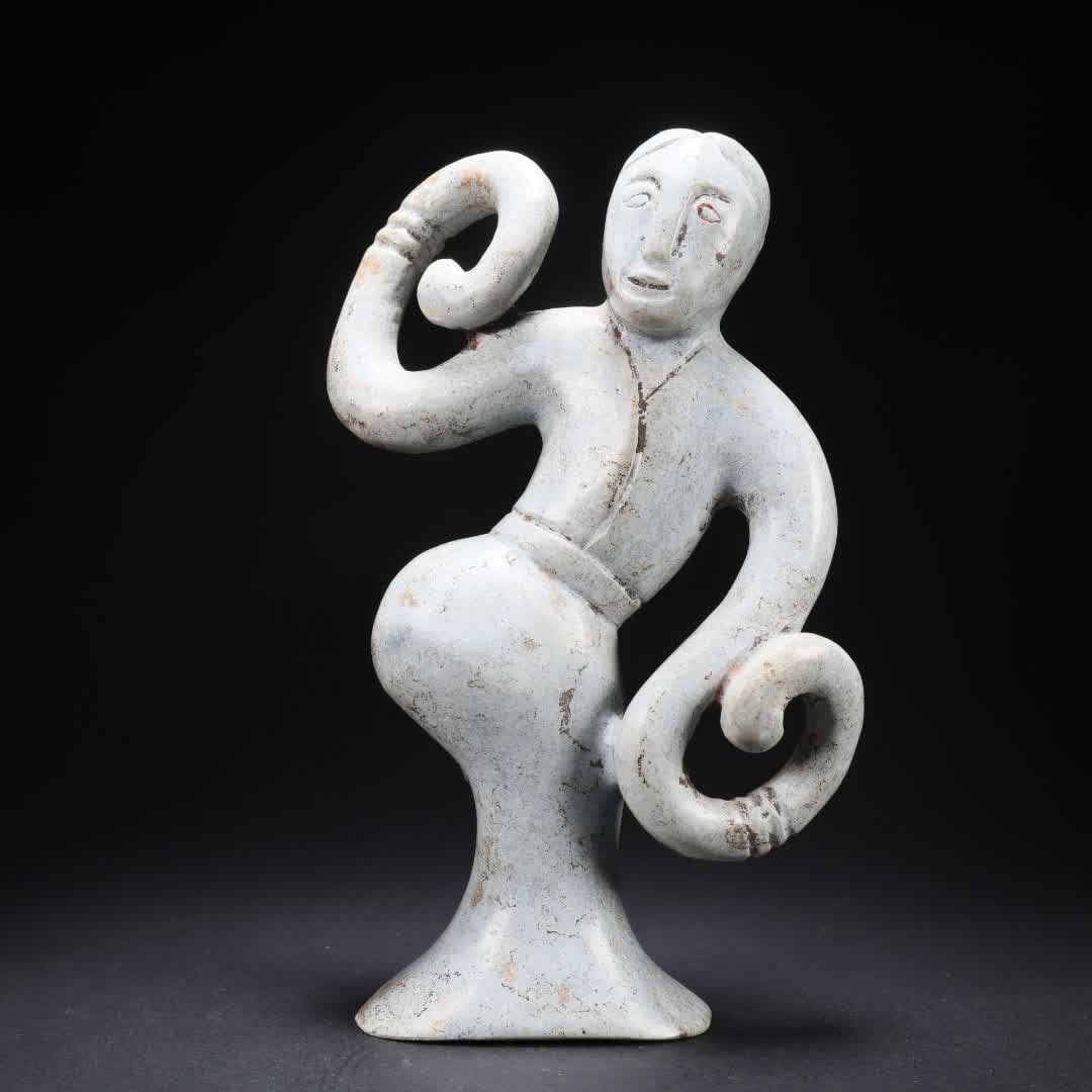 A piece of ancient jade dancer: The ancient jade dancer is a maid SIZE: 18x11x4.6cm W:751g (The Dimensions Of All Batches Are Manually Measured.If You Need More Detailed Information, Please Contact Our Customer Service Before Biddin