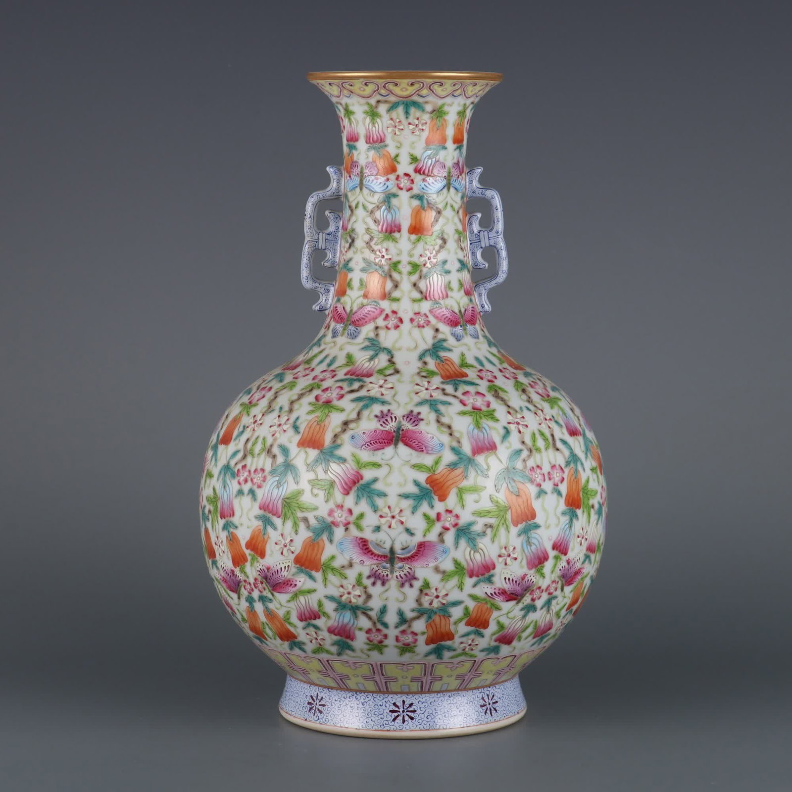 A pastel melon butterfly amphora made in the Qianlong period of the Qing Dynasty: Qing Dynasty Qianlong year pastel melon butterfly continuous binaural appreciation bottle SIZE: H:30.2cm MouthD:9cm (The Dimensions Of All Batches Are Manually Measured.If You Need More Detailed Infor
