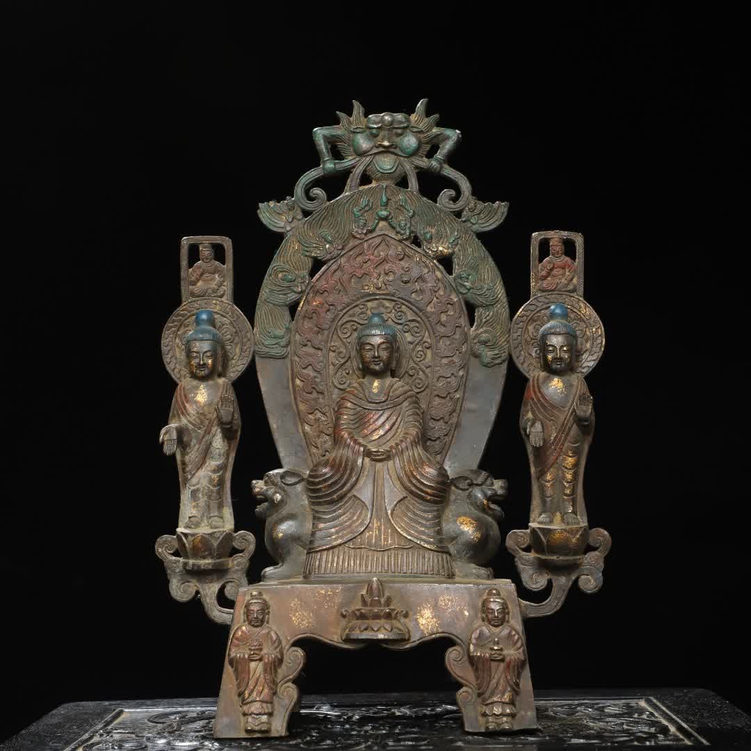 A statue of Buddha in the Northern Wei Dynasty (1 of 9)