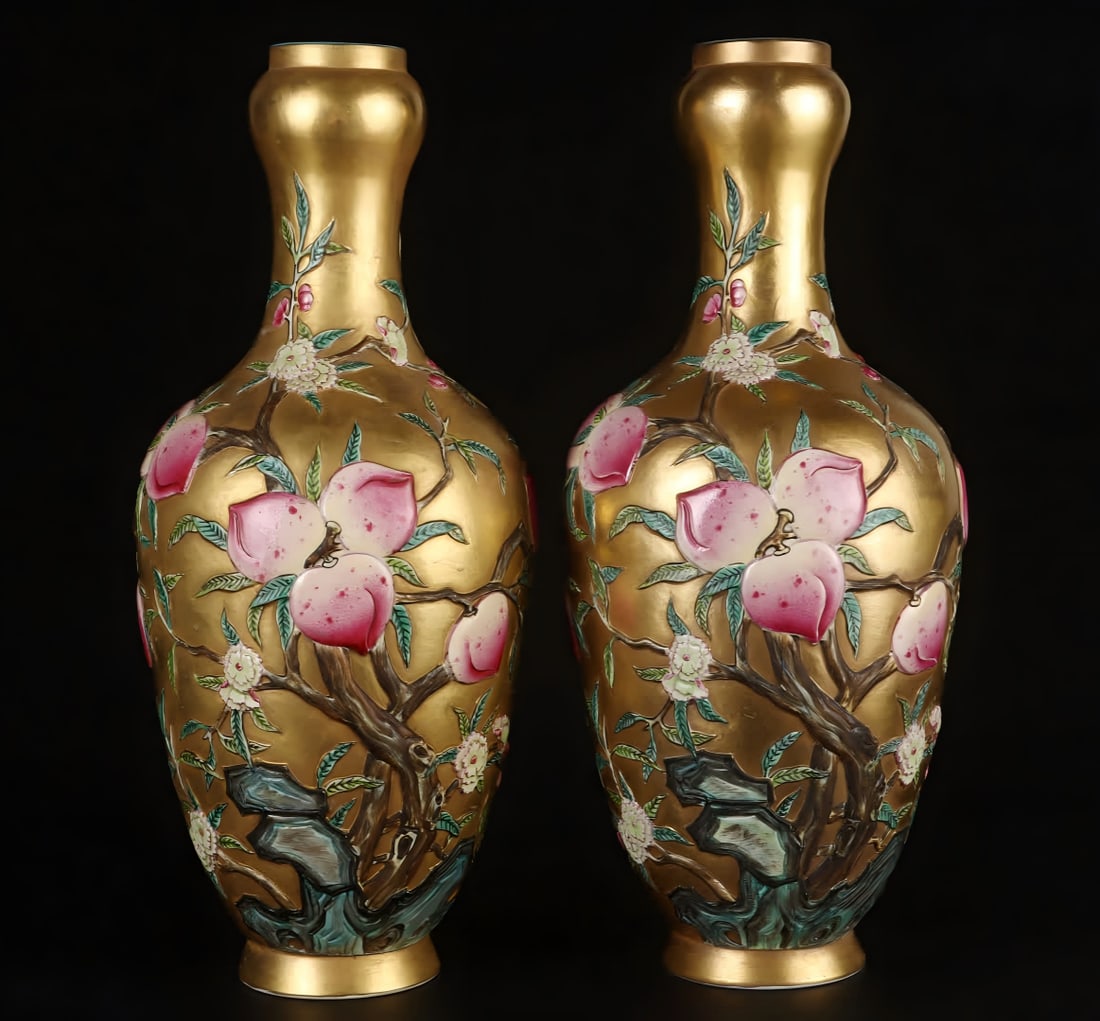 A Qing Dynasty Jindi enamel colorful longevity peach garlic bottle: Qing Dynasty gold enamel colorful longevity peach garlic bottle SIZE: H: 31.5cm Belly diameter 14cm (The Dimensions Of All Batches Are Manually Measured.If You Need More Detailed Information, Please C