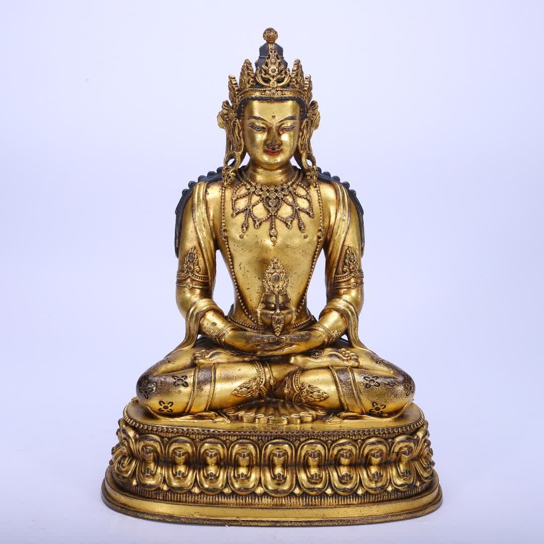 A bronze gilt Buddha statue of the Qing Dynasty: Qing Dynasty copper gilt Buddha statue SIZE: L:17cm W:13cm H:24cm W:2580g (The Dimensions Of All Batches Are Manually Measured.If You Need More Detailed Information, Please Contact Our Customer Servic