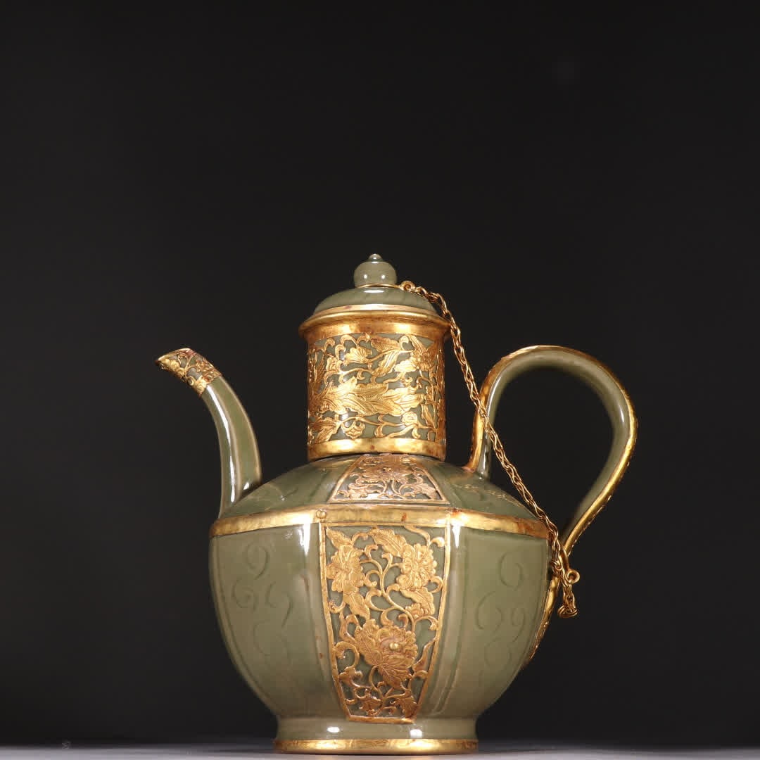 A Song Longquan kiln gold-wrapped entwined lotus pattern pot (1 of 9)