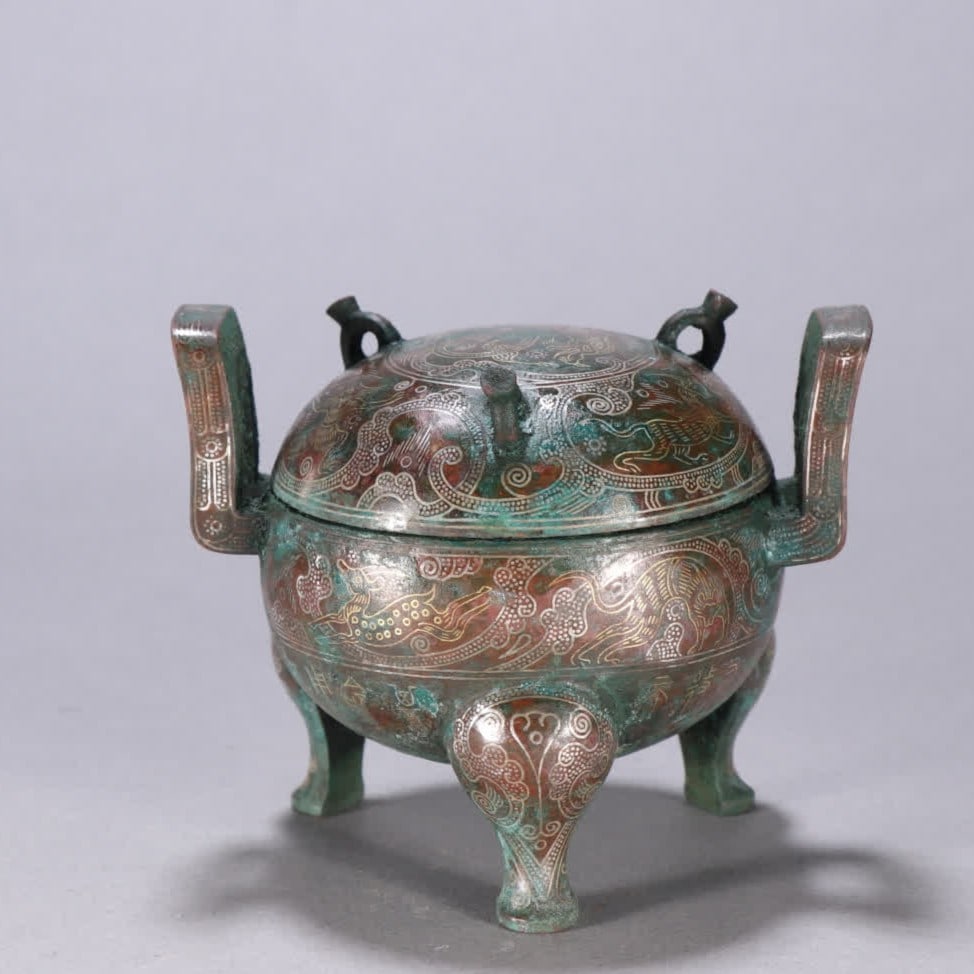 A Han bronze gold and silver three-legged tripod: The bronze vessels of the Han Dynasty were made of gold and silver tripods SIZE: H:7.5cm W:9.1cm W:385.1g (The Dimensions Of All Batches Are Manually Measured.If You Need More Detailed Information, Pl