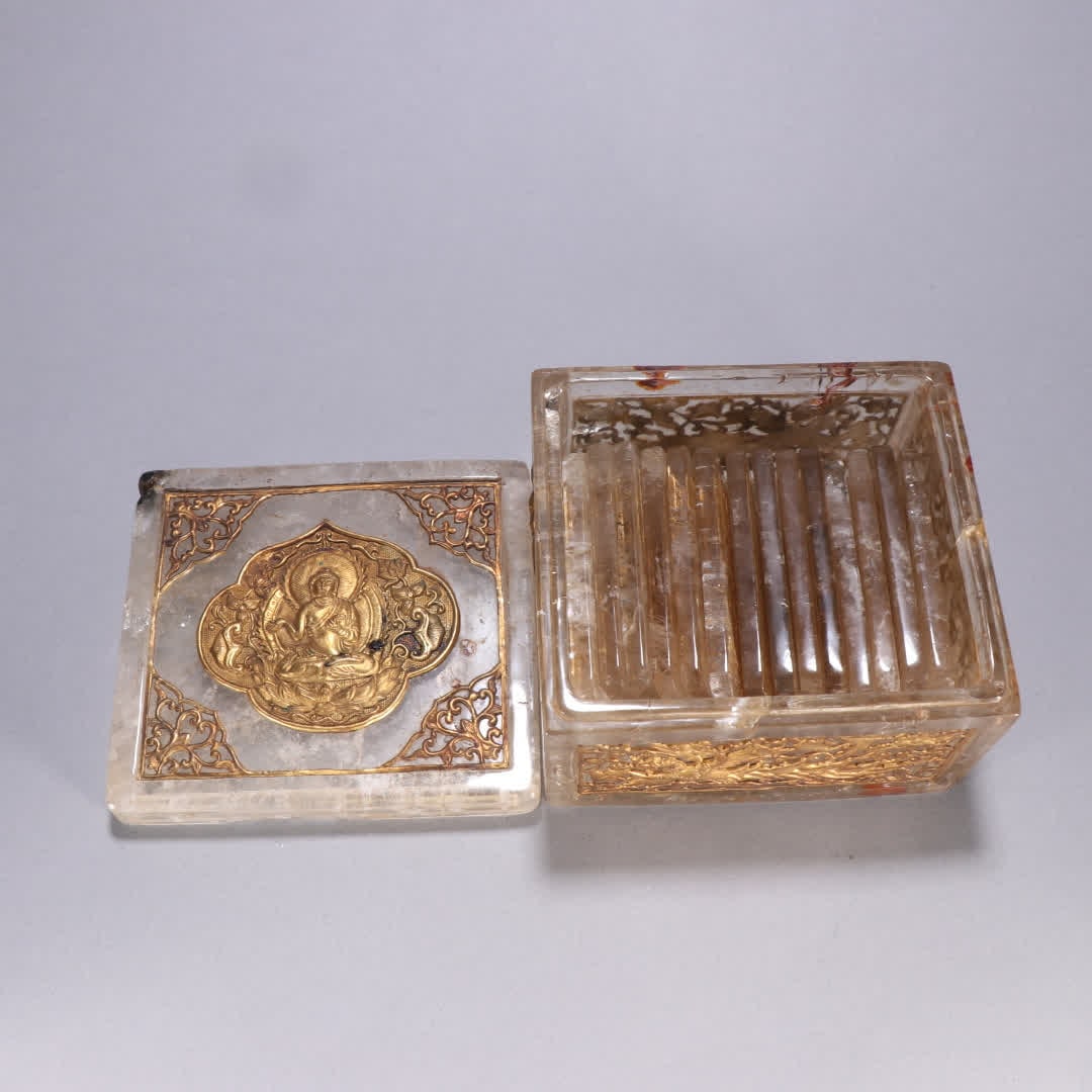 A Qing Dynasty crystal-wrapped Vajra Prajna Paramita Heart Sutra card: Qing Dynasty crystal-packed Vajra Prajna Paramita Heart Sutra card SIZE: W: 7.7x4.9cm Total W: 1870g (The Dimensions Of All Batches Are Manually Measured.If You Need More Detailed Information, Please 