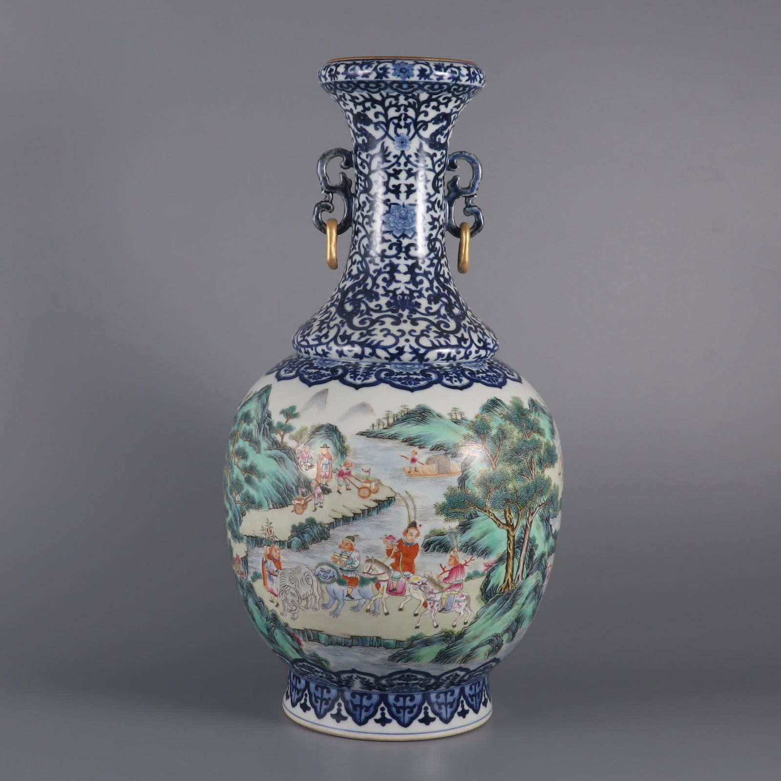 A large blue and white blue and white and pastel Baman treasure map double ring large bottle made in: Qing Dynasty Qianlong year blue and white plus pastel Baman Jin Baotu binhora large bottle SIZE: H: 42.5cm Belly diameter 20.5cm MouthD: 9cm (The Dimensions Of All Batches Are Manually Measured.If You