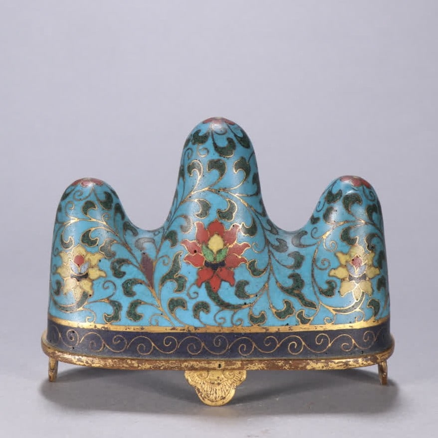 A Qing Dynasty copper-gilt cloisonné entwined lotus pattern mountain ornament: Qing Dynasty copper gilt cloisonné entwined lotus pattern mountain ornament SIZE: H:9cm W:11.7cm W:307.2g (The Dimensions Of All Batches Are Manually Measured.If You Need More Detailed Information, P