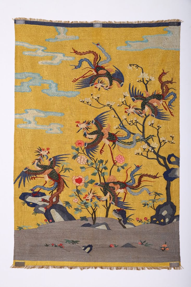 A picture of the five phoenixes of silk in the Qing Dynasty: Qing Dynasty silk five phoenix picture SIZE: L:100cm W:67cm (The Dimensions Of All Batches Are Manually Measured.If You Need More Detailed Information, Please Contact Our Customer Service Before Biddi