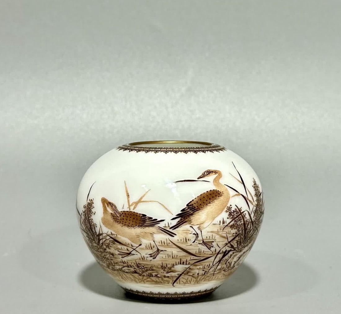 A Yongzheng year color Lu Yan pattern jar (1 of 9)