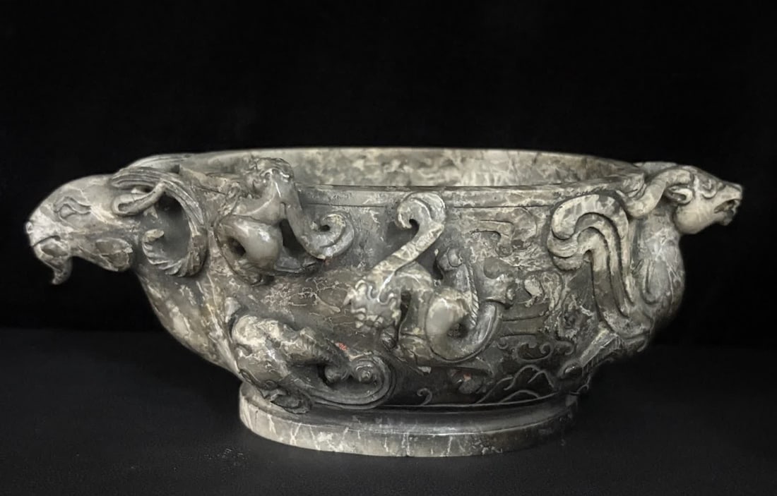A piece of Han Dynasty jade dragon washing: Han Dynasty jade dragon washing children SIZE: 20x11x7cm 763g (The Dimensions Of All Batches Are Manually Measured.If You Need More Detailed Information, Please Contact Our Customer Service Before Bid