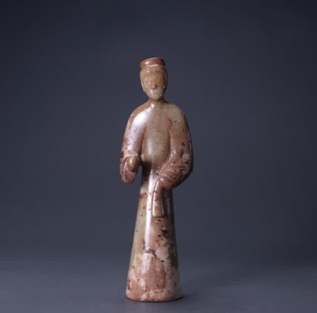 An ancient jade figurine: Ancient jade figurines SIZE: L:5.8cm W:cm H:18cm W:353g (The Dimensions Of All Batches Are Manually Measured.If You Need More Detailed Information, Please Contact Our Customer Service Before Bidding.)