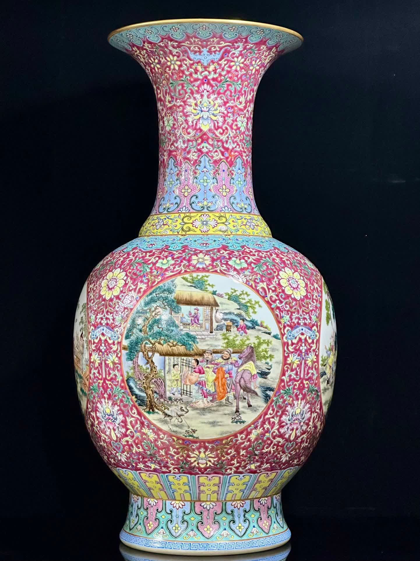 A large bottle of four famous characters, character story patterns, and four famous characters in: Qing Dynasty Qianlong foreign color carmine red passionflower entangled branch open window four famous character story pattern large bottles SIZE: H: 74cm Belly diameter 38cm MouthD: 29cm (The Dimensi