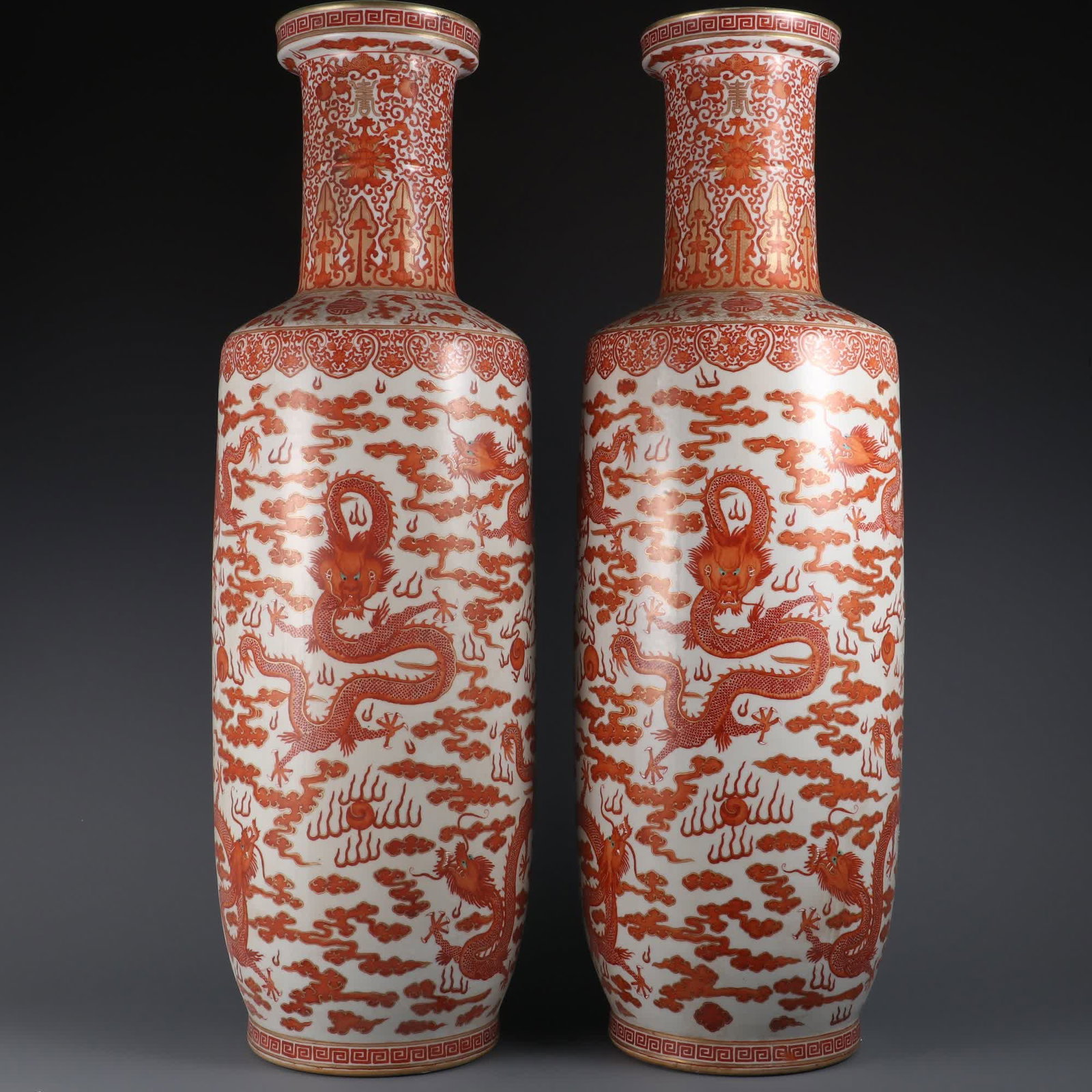 A pair of large stick bottles made in the Qing Dynasty Jiaqing year with alum red gold and nine: A pair of alum red gold-painted nine-dragon pattern large stick bottles made in the Qing Dynasty Jiaqing year SIZE: H:76cm MouthD:15.2cm (The Dimensions Of All Batches Are Manually Measured.If You Nee