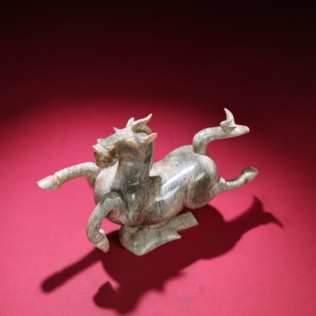 A Han Dynasty jade horse stepping on Feiyan ornaments - 8
