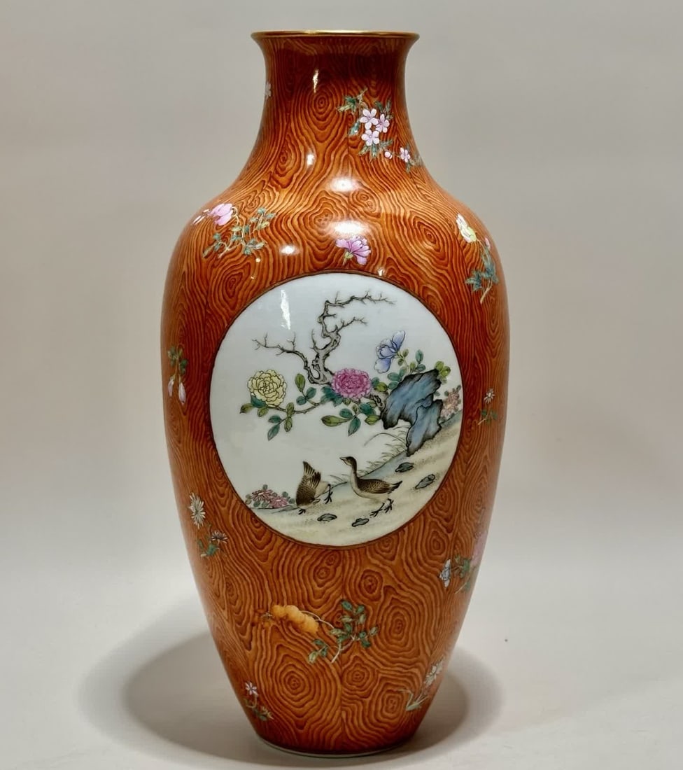 A Qianlong era coral red pastel window opening flower flower and bird pattern olive vase: Qianlong year coral red pastel window flower flower and bird pattern olive bottle SIZE: H: 27.2cm MouthD: 6.4cm Belly diameter 14.5cm Bottom diameter 6.5cm (The Dimensions Of All Batches Are Manually 