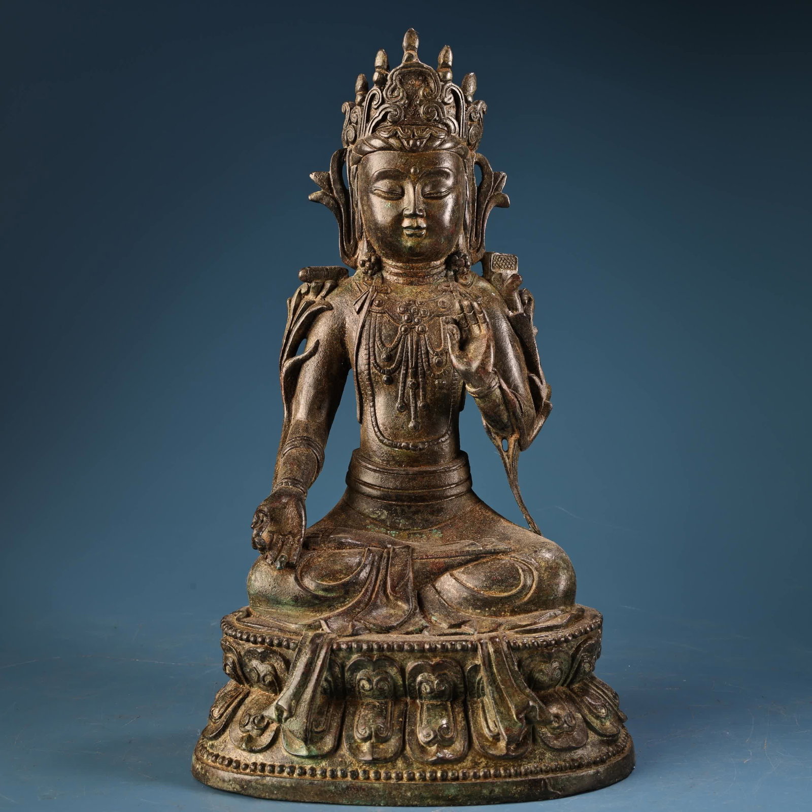 A Buddha statue carved in high relief in the Qing Dynasty (1 of 9)