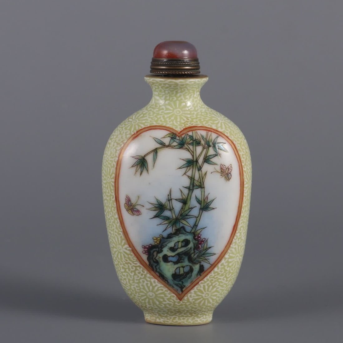 A piece of Qing Dynasty Qianlong year enamel color window plum bamboo picture snuff bottle: Qing Dynasty Qianlong year enamel color window plum bamboo picture snuff bottle SIZE: H: 8.2cm Belly diameter 4.3cm (The Dimensions Of All Batches Are Manually Measured.If You Need More Detailed Infor