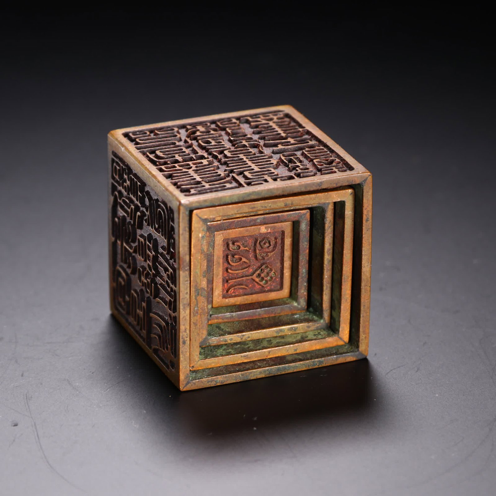 A set of Qing Dynasty copper tire overprints: A set of copper tire overprinting in the Qing Dynasty SIZE: L:1.5cm W:1.5cm W:208.4g (The Dimensions Of All Batches Are Manually Measured.If You Need More Detailed Information, Please Contact Our Cust