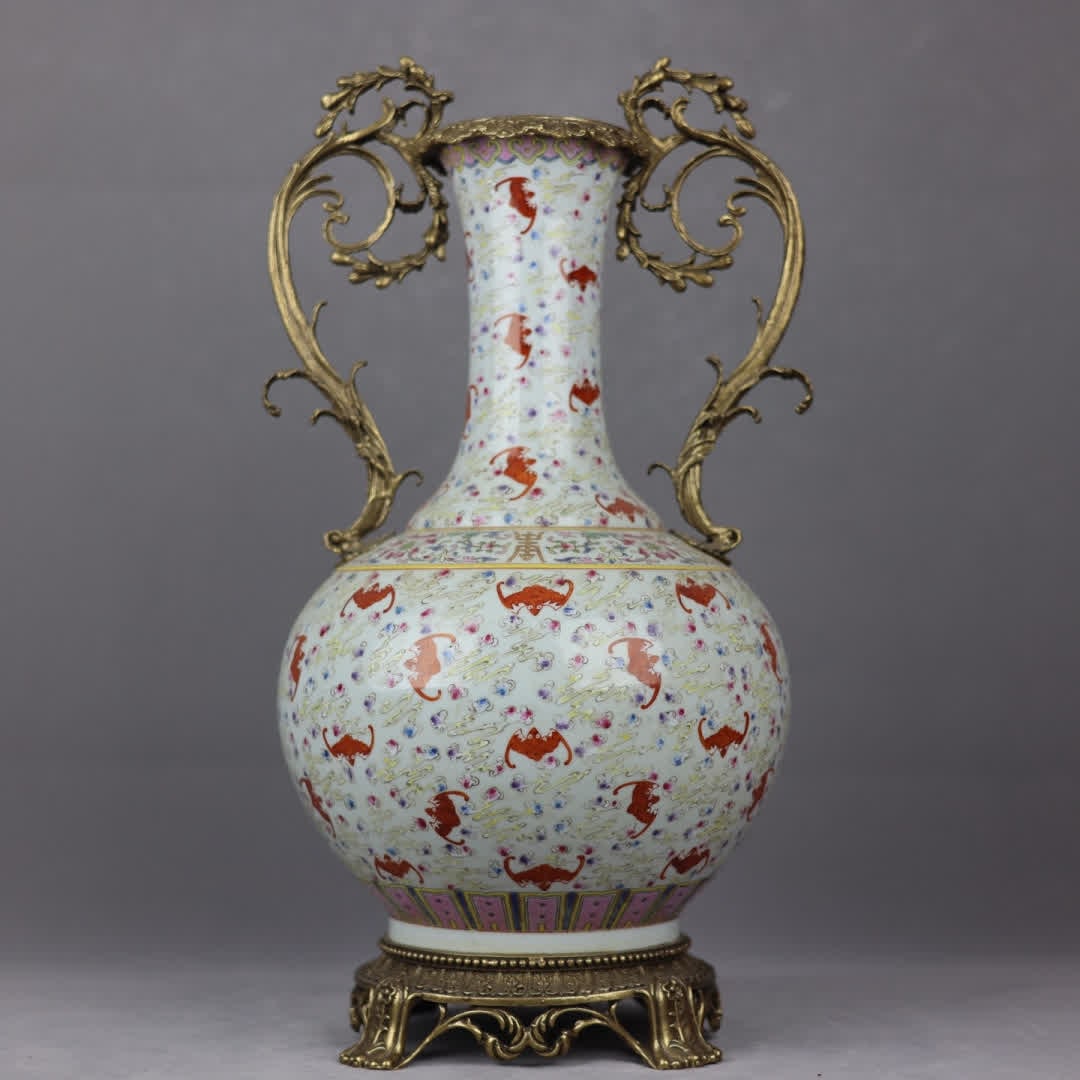 A Qing Dynasty pastel Hongfu Qi Tianwen copper lace amphora: Qing Dynasty pastel Hongfuqi sky pattern inlaid copper lace amphora SIZE: H: 48cm MouthD: 11.5cm D: 26cm Bottom diameter 18cm (The Dimensions Of All Batches Are Manually Measured.If You Need More Deta