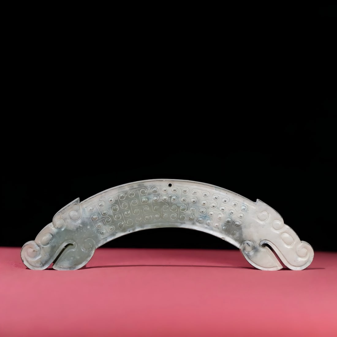 A Han Dynasty jade valley pattern dragon huang: Han Dynasty jade valley pattern dragon huang SIZE: 125x24x6mm W:44g (The Dimensions Of All Batches Are Manually Measured.If You Need More Detailed Information, Please Contact Our Customer Service Befo
