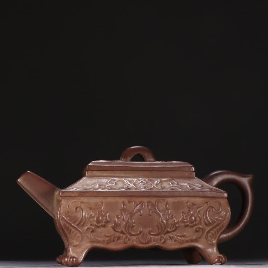 A famous purple sand pattern square teapot: Famous purple sand pattern square teapot SIZE: H:9cm W:16.5cm (The Dimensions Of All Batches Are Manually Measured.If You Need More Detailed Information, Please Contact Our Customer Service Before Bid