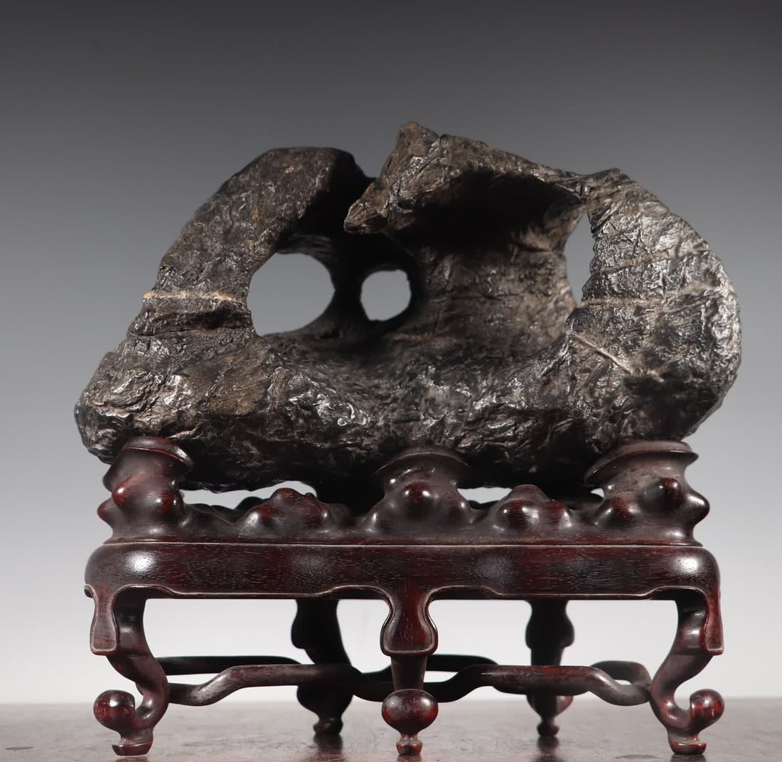 A Qing Dynasty Lingbi Shishanzi study ornament: Qing Dynasty Lingbi Shishanzi study ornament SIZE: 25x15x25cm W:5200g (The Dimensions Of All Batches Are Manually Measured.If You Need More Detailed Information, Please Contact Our Customer Service Be