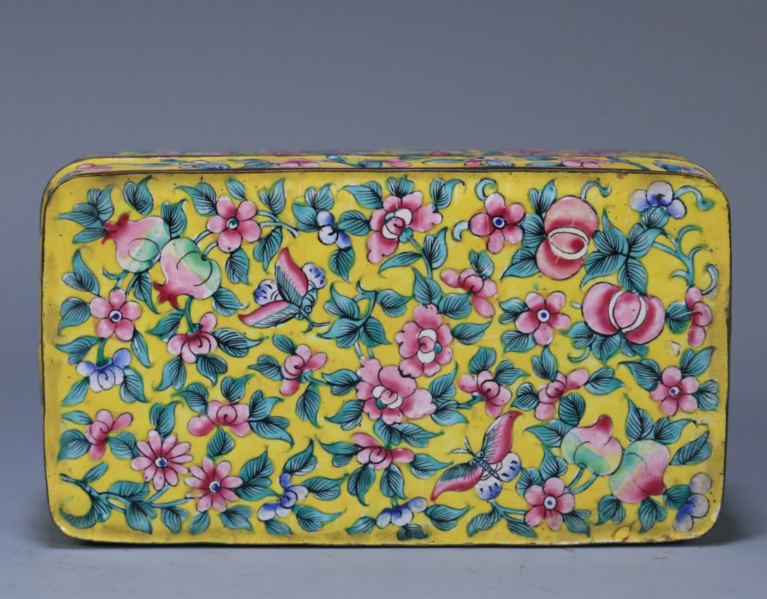 A Qing Dynasty copper tire painting enamel flower butterfly pattern lid box: Qing Dynasty copper tire painting enamel flower butterfly pattern lid box SIZE: 14.5x8x4.5cm (The Dimensions Of All Batches Are Manually Measured.If You Need More Detailed Information, Please Contact 