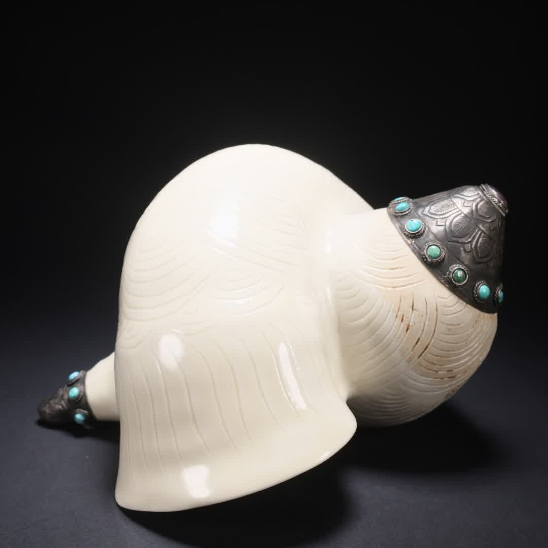 A piece of Song Dynasty white porcelain bag silver inlaid treasure conch: Song Dynasty Bai Ding porcelain wrapped silver inlaid treasure conch SIZE: L:17.8cm W:16cm H:10.8cm W:616g (The Dimensions Of All Batches Are Manually Measured.If You Need More Detailed Information, P