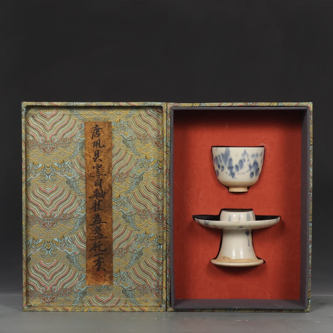 A set of Tanggong County kiln white glaze hanging blue cup holder: Tang Gong County kiln white glaze hanging blue cup holder SIZE: H:16cm MouthD:9cm D:15cm (The Dimensions Of All Batches Are Manually Measured.If You Need More Detailed Information, Please Contact Our 