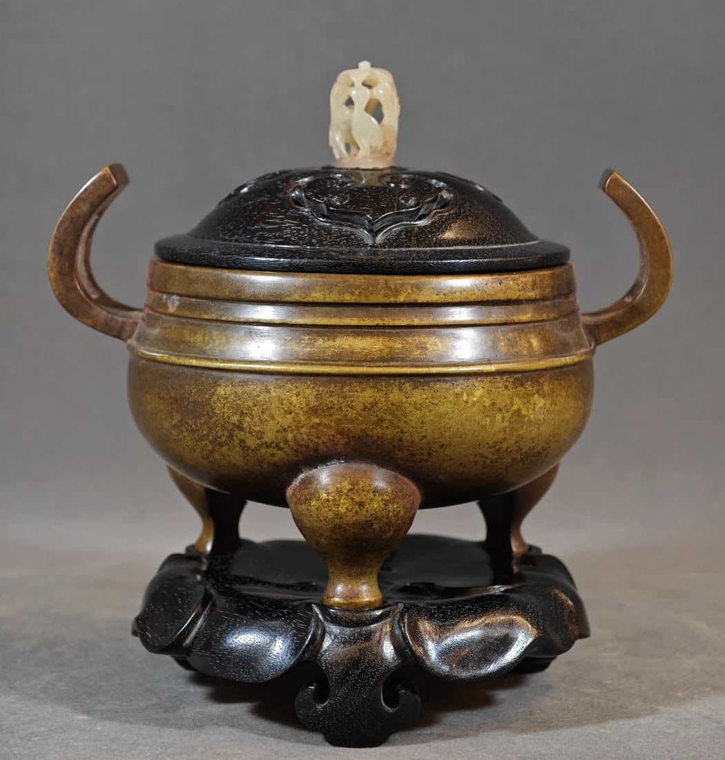 A copper smoker for the official hat of the Ming Dynasty (1 of 11)