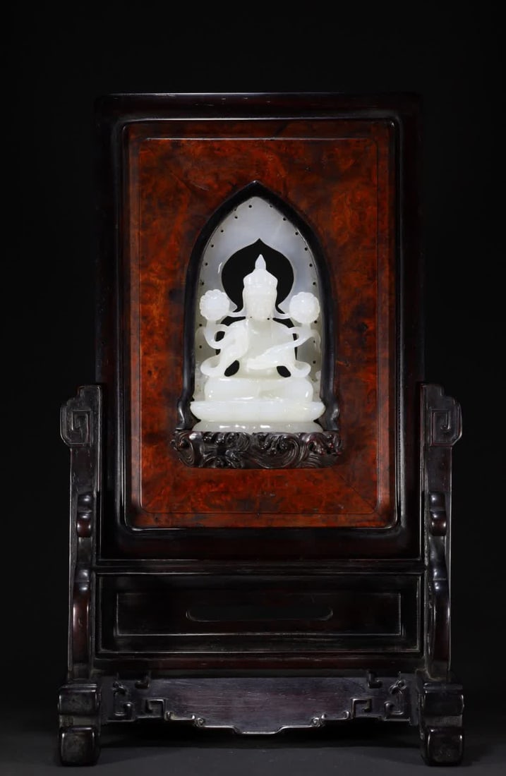 A seated statue of Tara in the Qing Dynasty is inserted into the screen: Qing Dynasty white jade Tara seated image insert Hetian jade carved from Hetian jade, Tara sits on a double-layer rosette, with a compassionate and serene face, wearing a five-leaf crown, a high bun, 