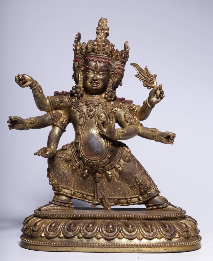A seated statue of the Buddha Mother in copper gilt leaf clothes in the Qing Dynasty: Qing Dynasty copper gilt leaf dressed Buddha mother seated statue SIZE: H:21.5cm L:17cm W:8.5cm W:1900g (The Dimensions Of All Batches Are Manually Measured.If You Need More Detailed Information, Plea