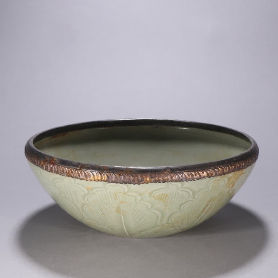 A Song Yue kiln banana leaf pattern bowl (1 of 9)