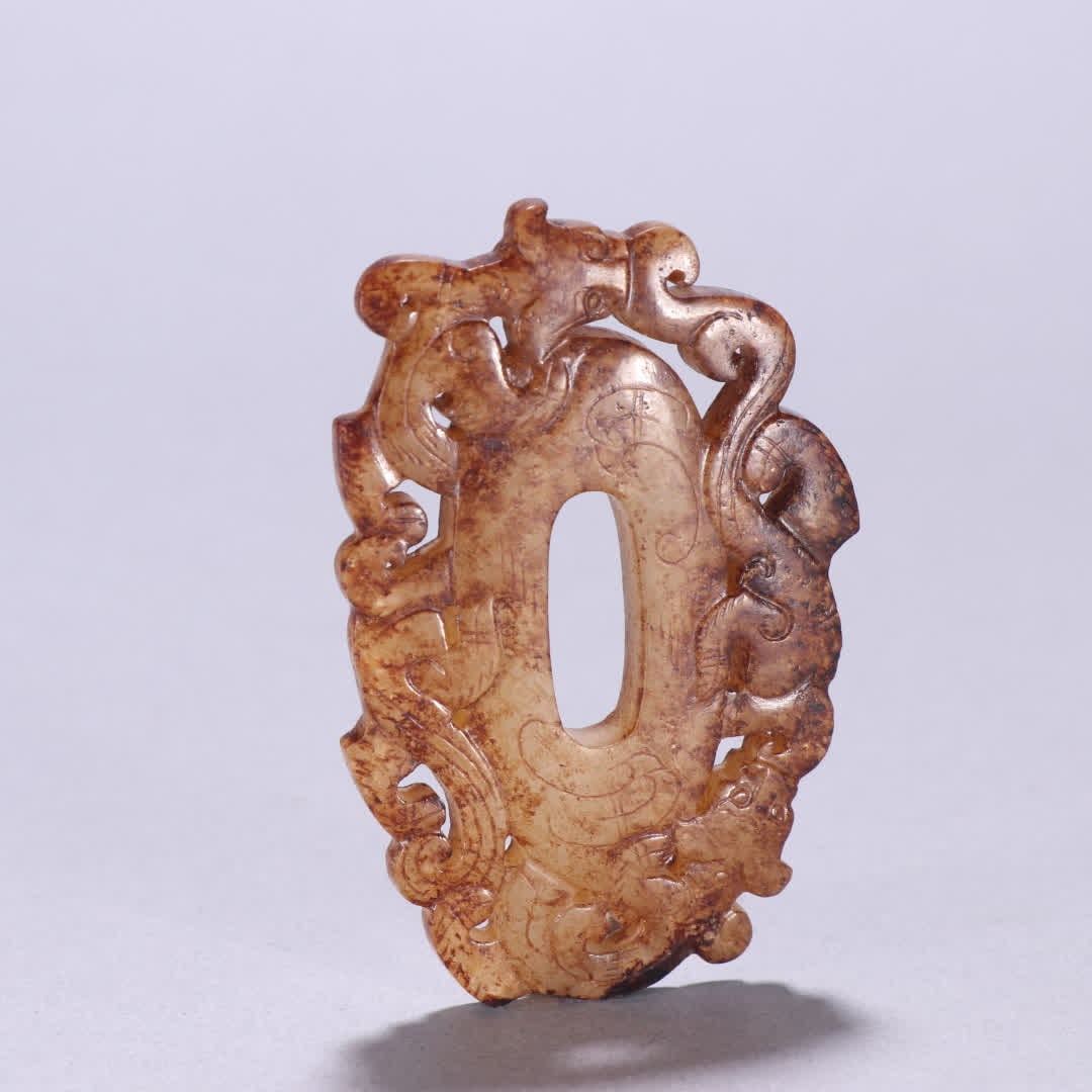A Han Hetian jade dragon pattern chicken heart pendant: Han Hetian jade dragon pattern chicken heart pendant SIZE: H:7.5cm W:4.7cm W:35.1g (The Dimensions Of All Batches Are Manually Measured.If You Need More Detailed Information, Please Contact Our Custom