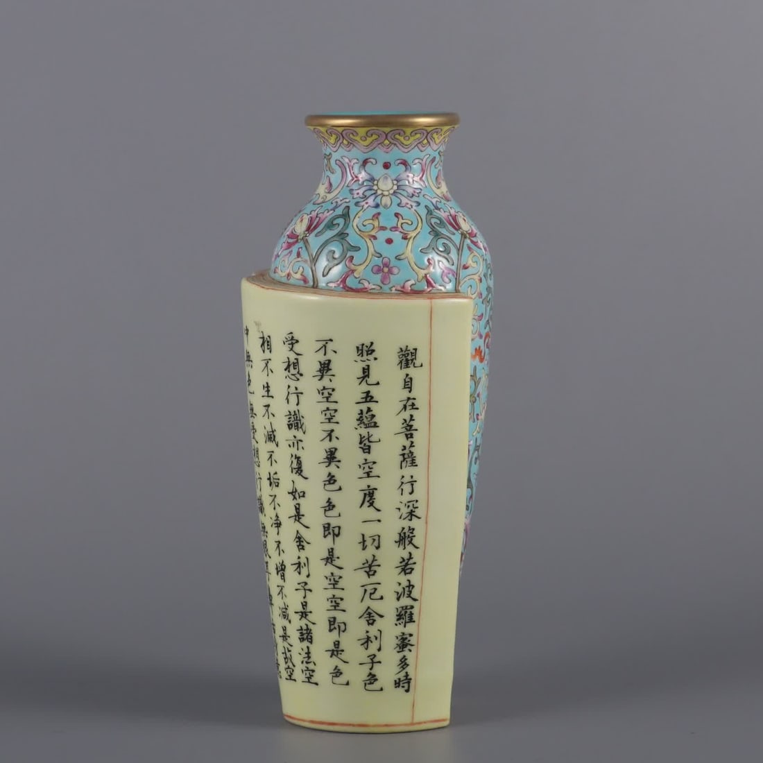 A pastel poem holder made in the Yongzheng Dynasty of the Qing Dynasty: Qing Dynasty Yongzheng year pastel poetry pen holder SIZE: H: 15.8cm Belly diameter 7cm MouthD: 4cm (The Dimensions Of All Batches Are Manually Measured.If You Need More Detailed Information, Please C