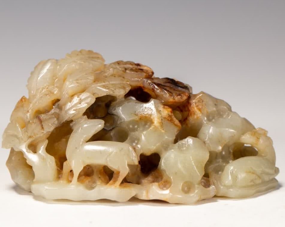 A Qing Dynasty Hetian jade ornament: Qing Dynasty Hetian jade ornaments SIZE: L:7.2cm W:4cm H:4cm W:90g (The Dimensions Of All Batches Are Manually Measured.If You Need More Detailed Information, Please Contact Our Customer Service Befor