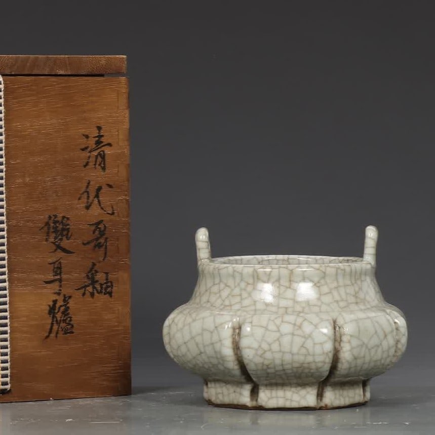 A Qing Dynasty Ge glazed beige white glazed amphora (1 of 9)