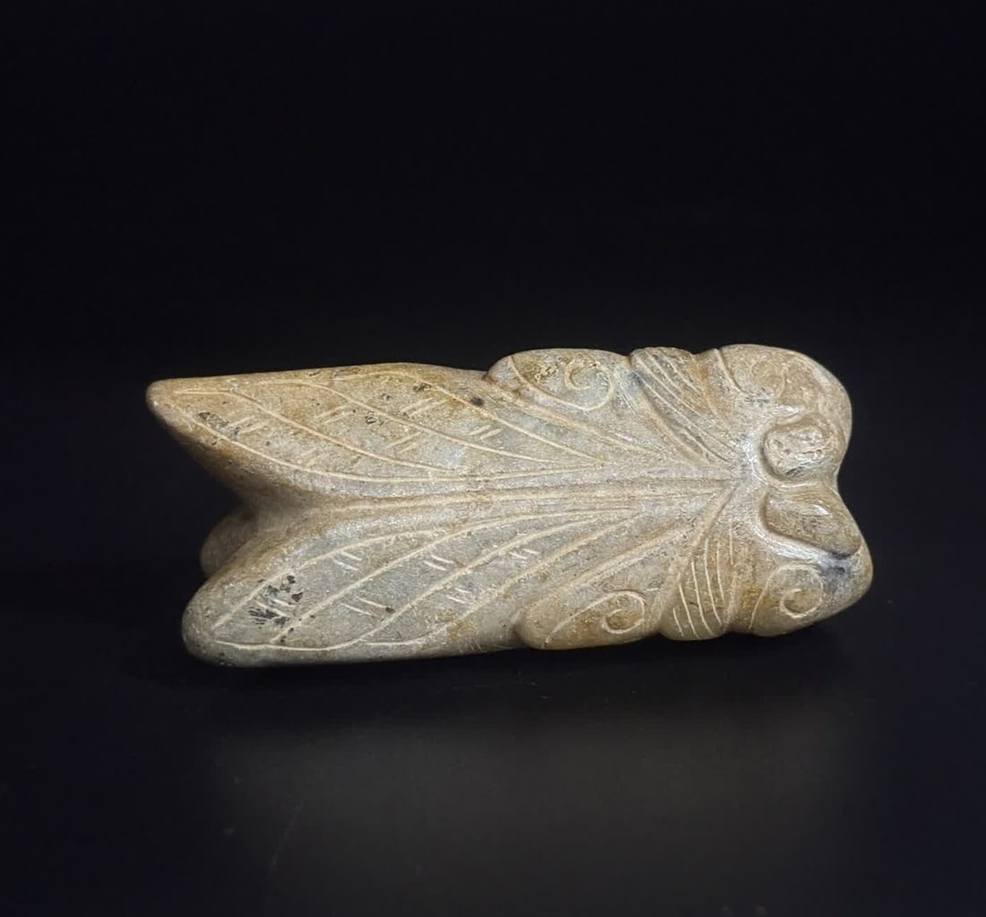 A Han Dynasty three cicada jade pipe: Han Dynasty three cicadas jade pipe SIZE: 5.0x2.1cm 40g (The Dimensions Of All Batches Are Manually Measured.If You Need More Detailed Information, Please Contact Our Customer Service Before Bidding.)