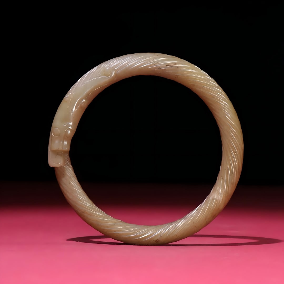 A Han Dynasty jade twisted silk large dragon ring: Han Dynasty jade twisted silk large dragon ring SIZE: Inner diameter 88mm W: 87g (The Dimensions Of All Batches Are Manually Measured.If You Need More Detailed Information, Please Contact Our Customer
