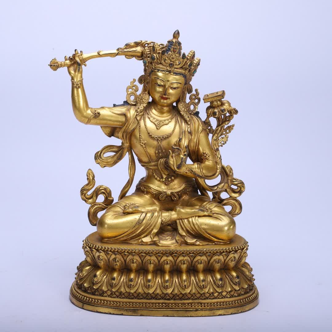 A bronze gilt Buddha statue of the Qing Dynasty: Qing Dynasty copper gilt Buddha statue SIZE: L:15cm W:10.5cm H:21cm W:1410g (The Dimensions Of All Batches Are Manually Measured.If You Need More Detailed Information, Please Contact Our Customer Serv