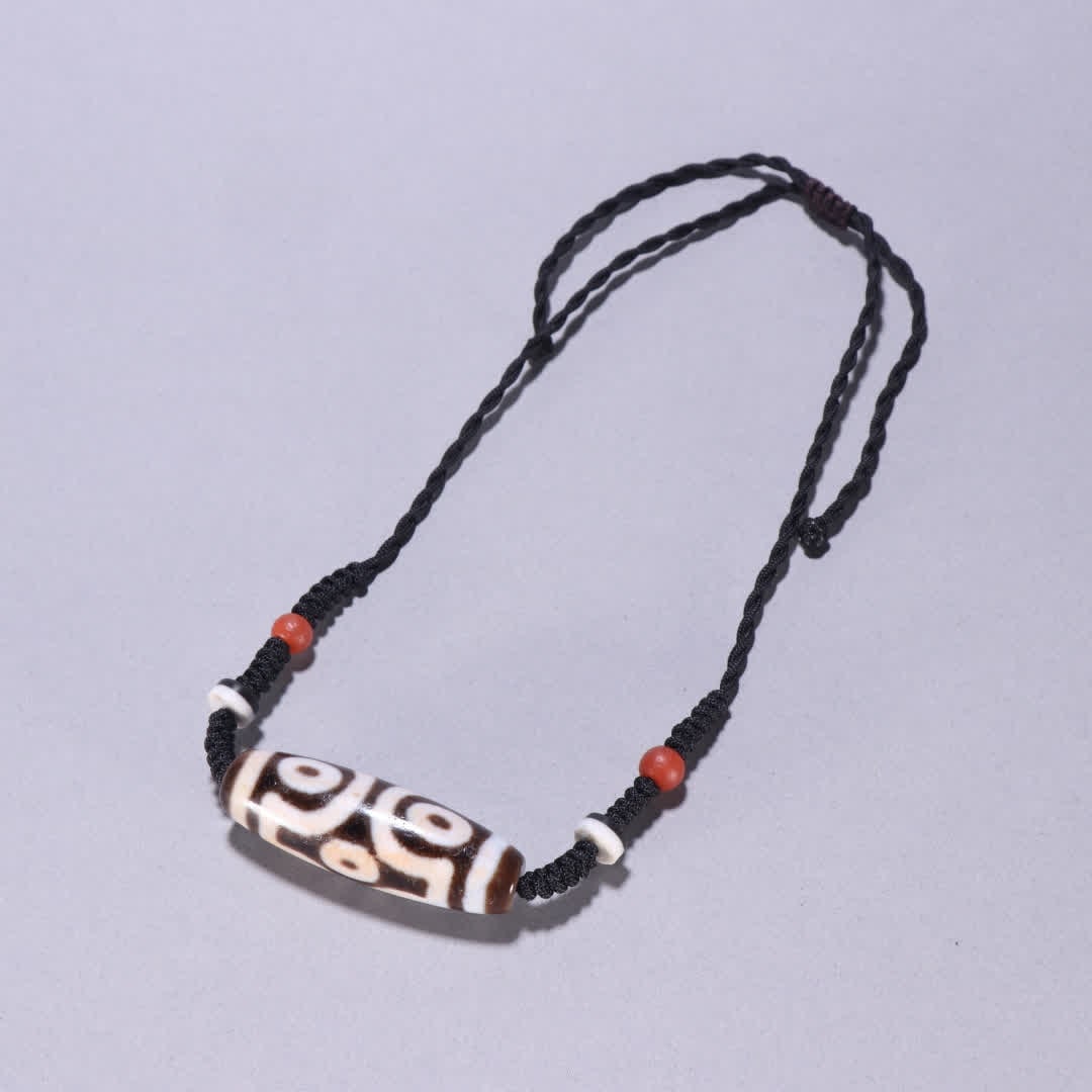 A Qing Dynasty six-eyed Dzi clavicle chain: Qing Dynasty six-eyed Tianzhu clavicle chain SIZE: L:5.5cm W:1.8cm W:32.9g (The Dimensions Of All Batches Are Manually Measured.If You Need More Detailed Information, Please Contact Our Customer Servi