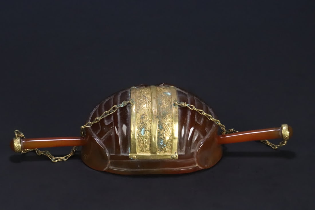 A piece of Liao gold agate inlaid copper gilt crown: Liao Jin agate inlaid copper gilt crown SIZE: Gauge 19.7x4.8x6.2cm W: 185g (The Dimensions Of All Batches Are Manually Measured.If You Need More Detailed Information, Please Contact Our Customer Servi