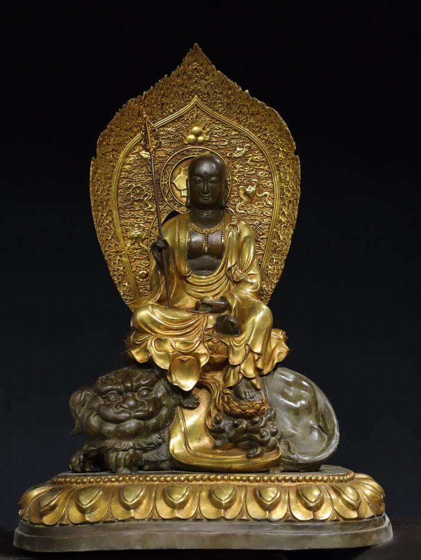 A statue of Ksitigarbha Bodhisattva with copper gilt and backlight in the Qing Dynasty: Qing Dynasty copper gilt backlit statue of Ksitigarbha Bodhisattva SIZE: H:56cm W:38cm T:25cm W:9.95kg (The Dimensions Of All Batches Are Manually Measured.If You Need More Detailed Information, Pleas