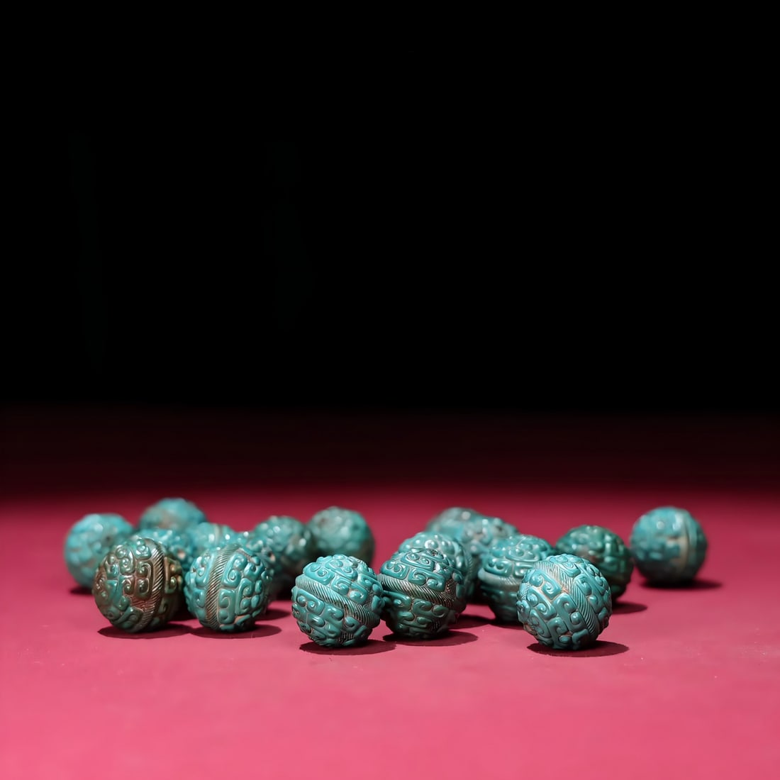 A Qing Dynasty turquoise full of beads (1 of 9)